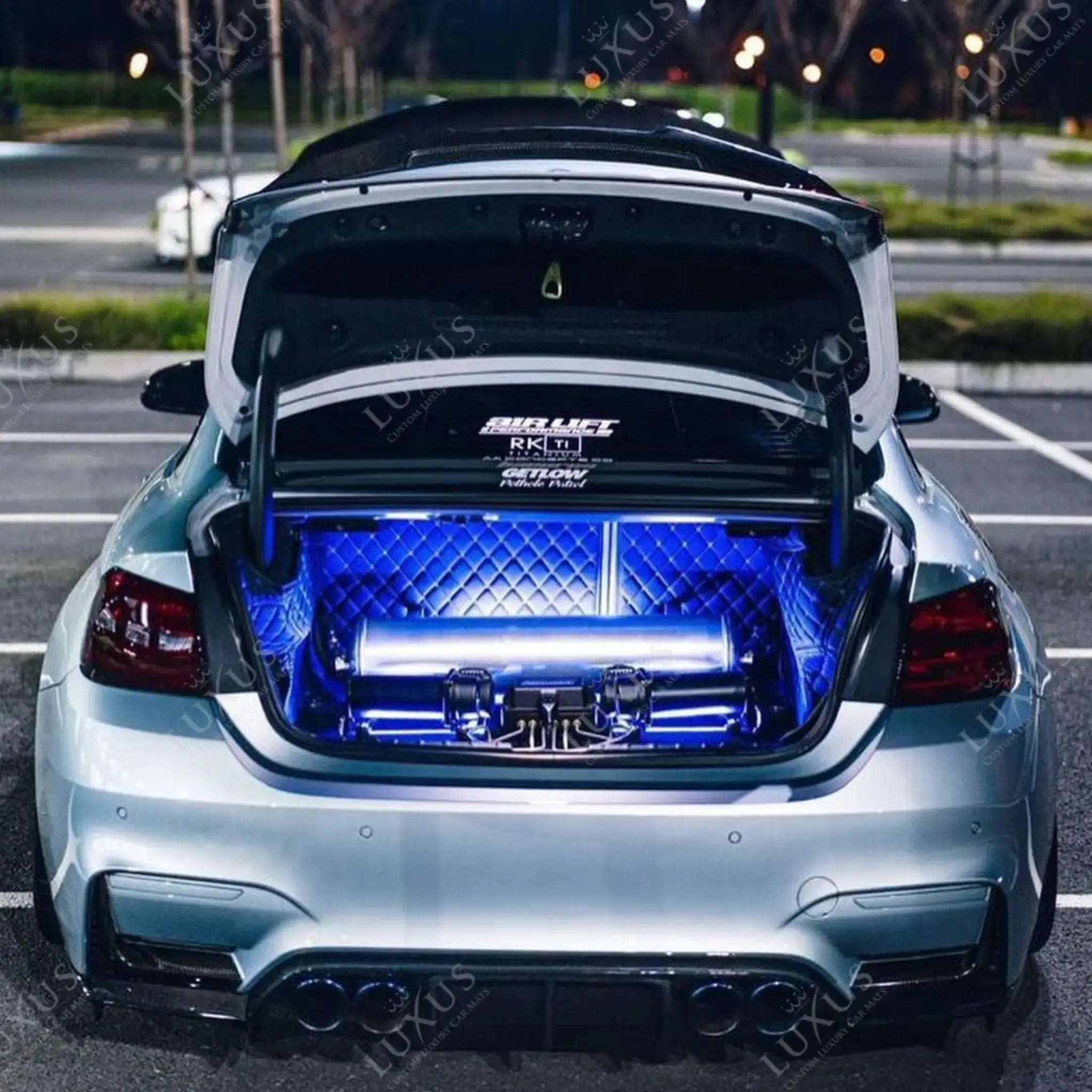 Luxus Car Mats™ – Schwarze und orangefarbene 3D-Luxus-Leder-Kofferraum-/Kofferraummatte