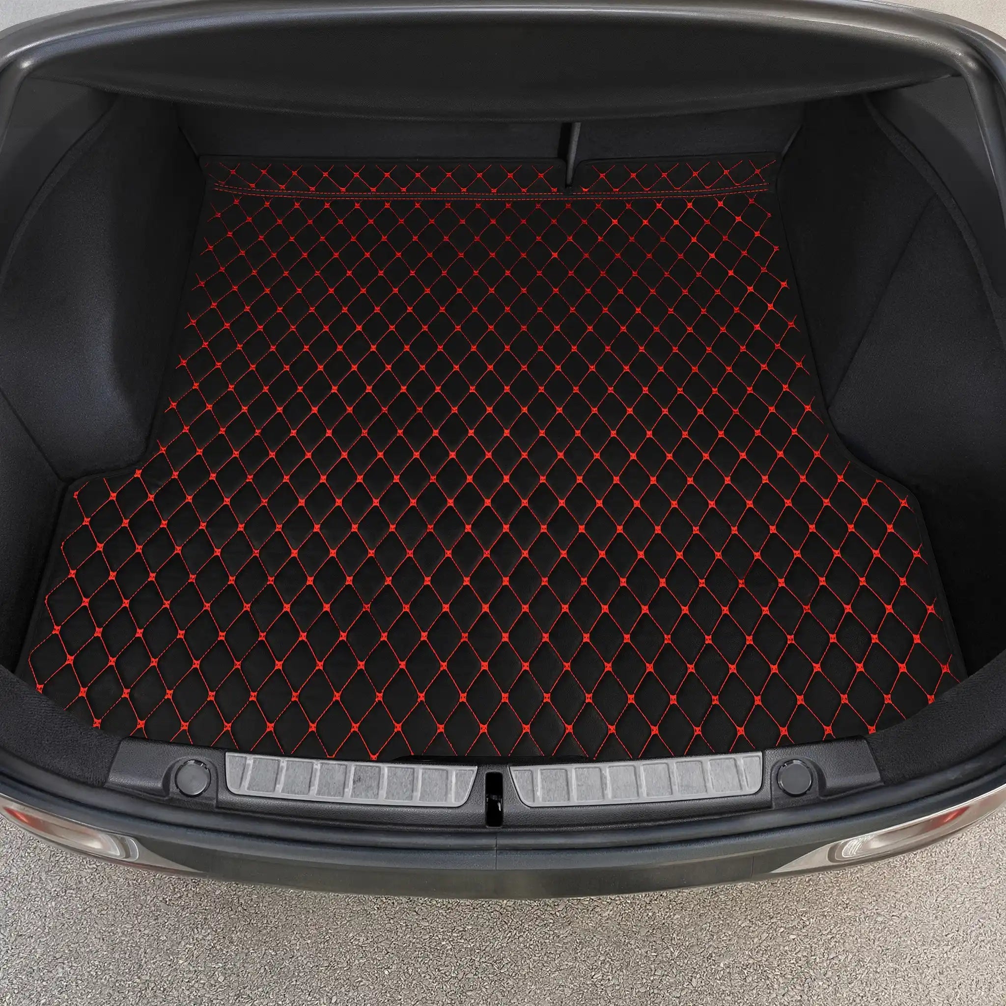 Luxus Car Mats™ - Svart og rød søm Luksus støvel/bagasjematte i skinn