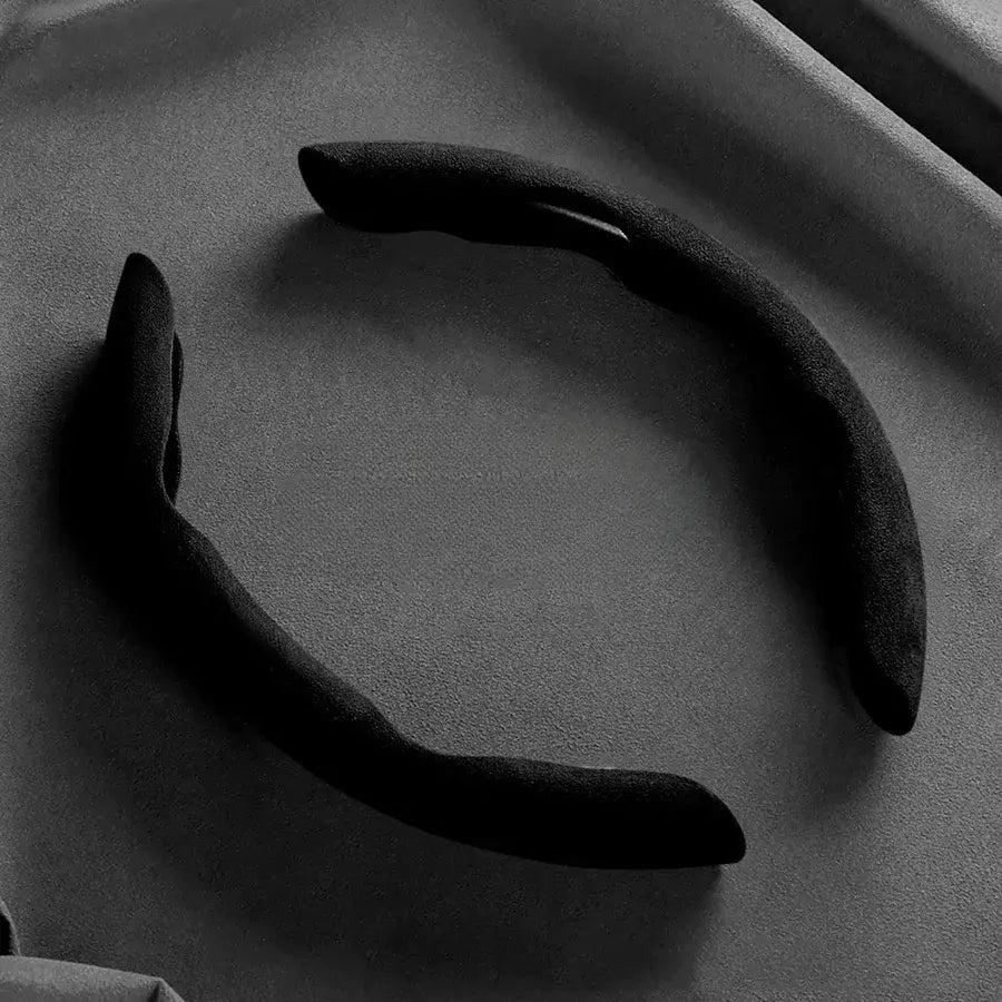 Luxus Suede Minimalist Steering Wheel Cover