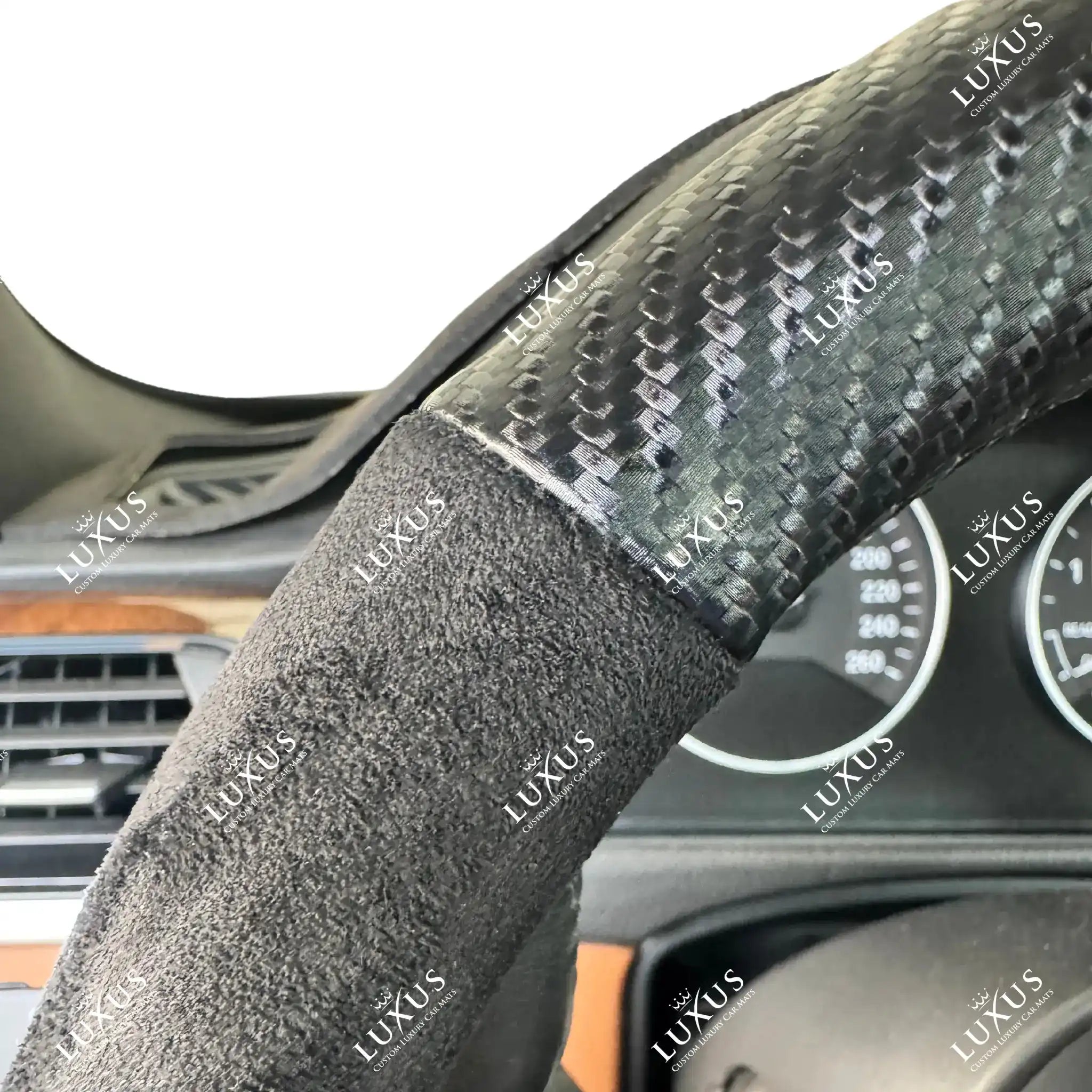 Luxus Carbon + Suede Full Steering Wheel Cover