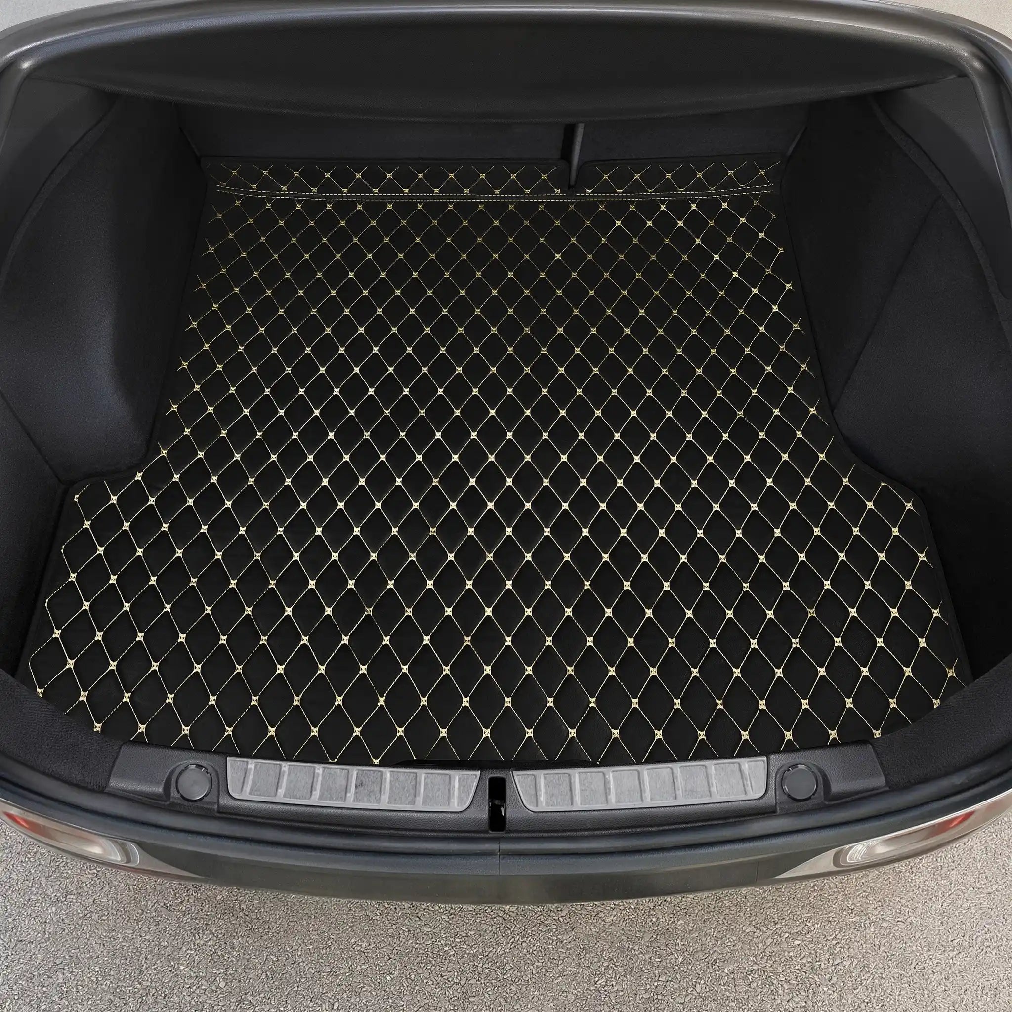 Luxus Car Mats™ - Zwarte en beige stiksels Luxe lederen koffer-/koffermat