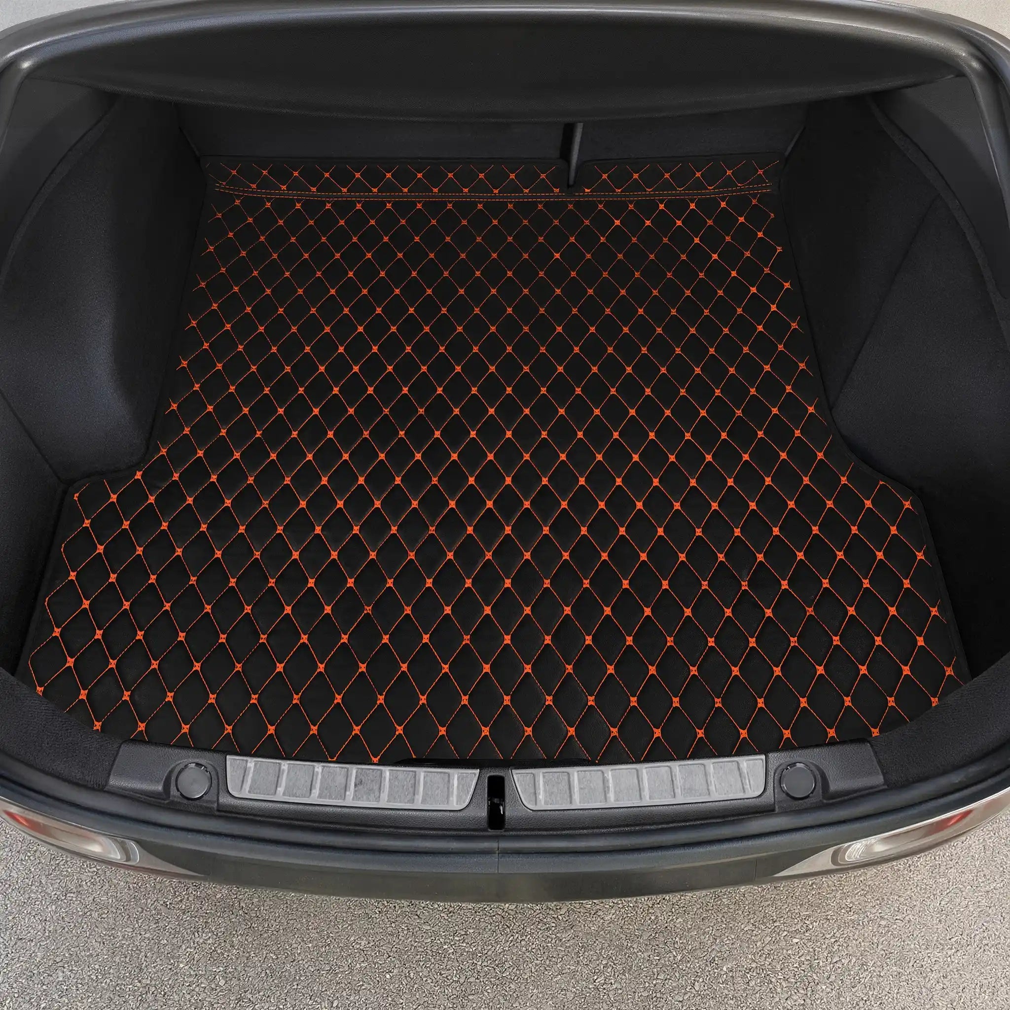 Luxus Car Mats™ - Zwart en oranje stiksel Luxe leren koffer-/koffermat