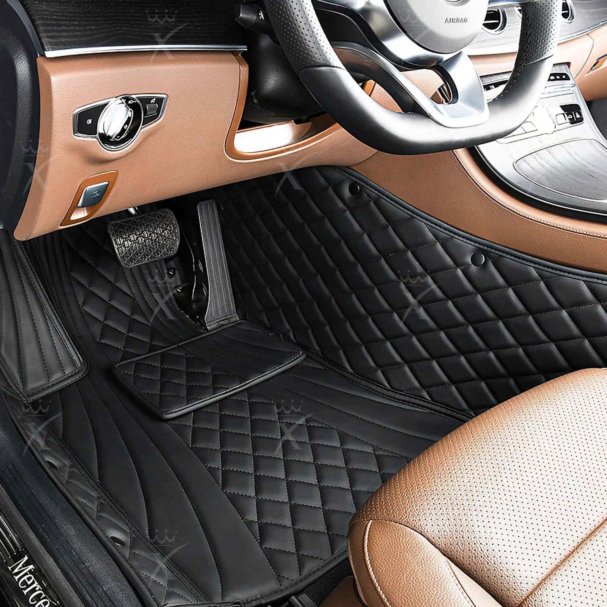 Luxus Car Mats™ – Luxus-Automatten-Set in Schwarz und mit schwarzen Nähten