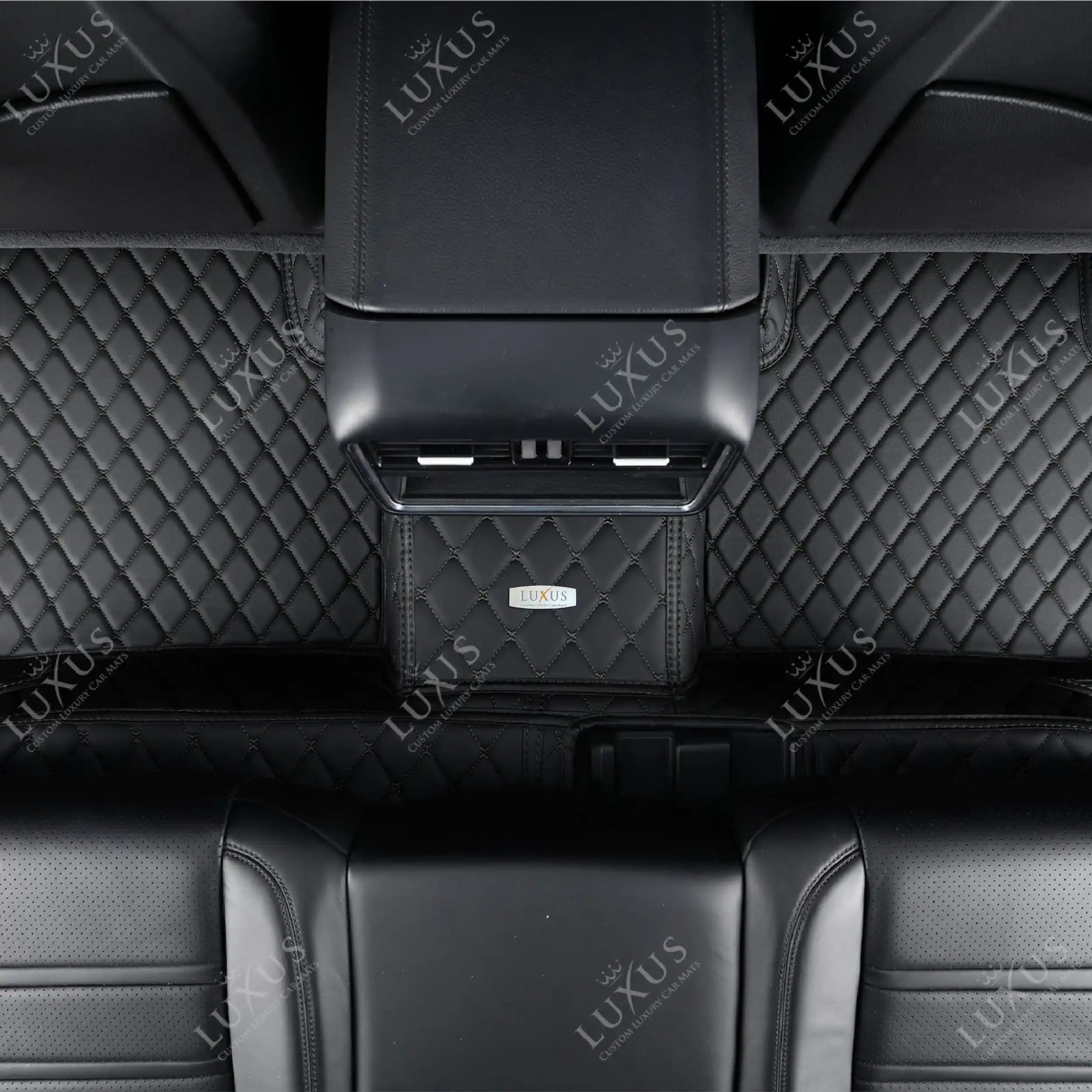 Luxus Car Mats™ – Luxus-Automatten-Set in Schwarz und mit schwarzen Nähten