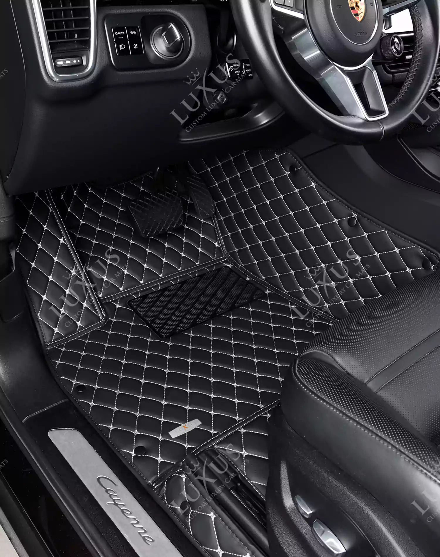 Luxus Car Mats™ – Luxus-Automatten-Set mit schwarzen und weißen Nähten